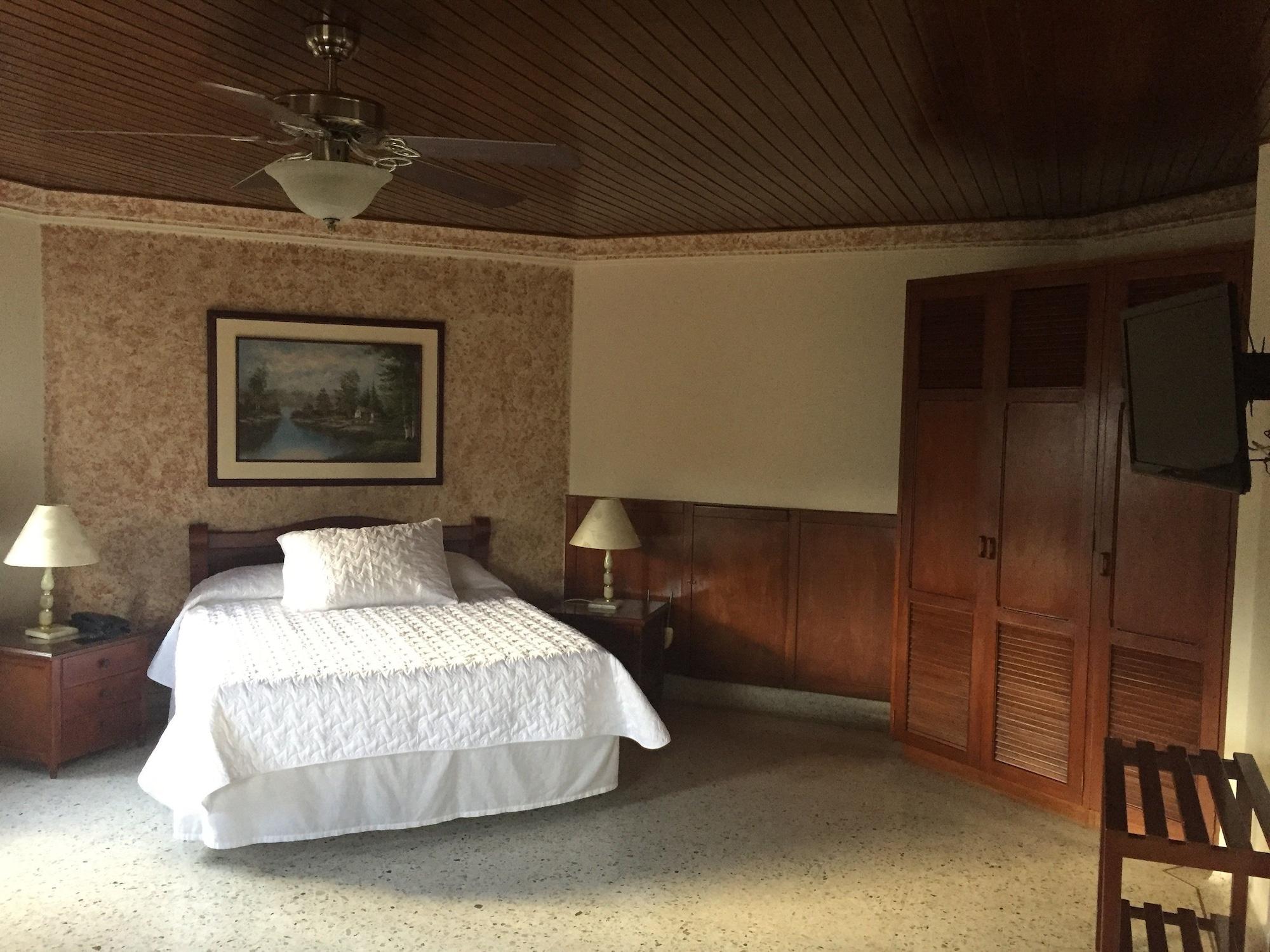 Hotel Stein Colonial カリ エクステリア 写真